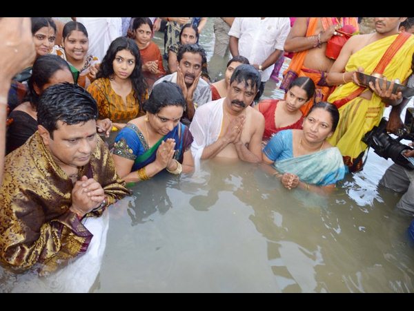 పుష్కర స్నానం