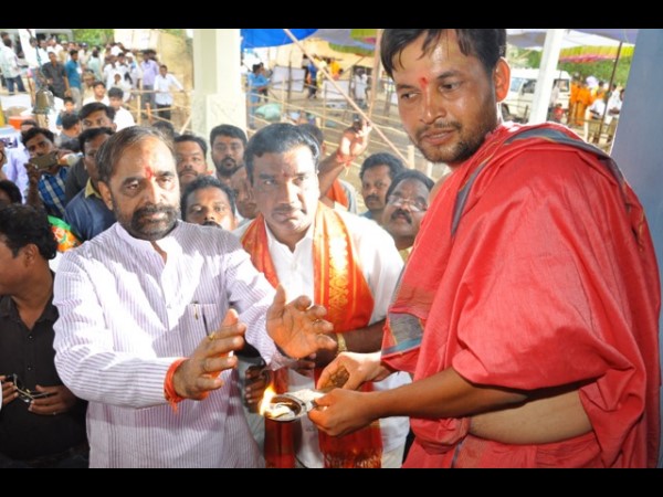 పుష్కరాల్లో బిజెపి నేతలు
