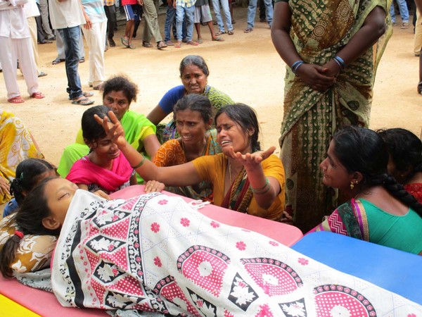 ఫర్నీచర్ ధ్వంసం