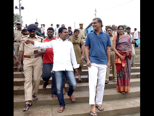 కాళేశ్వరంలో మంత్రి హరీశ్ సందడి
