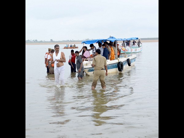 కాళేశ్వరంలో మంత్రి హరీశ్ సందడి
