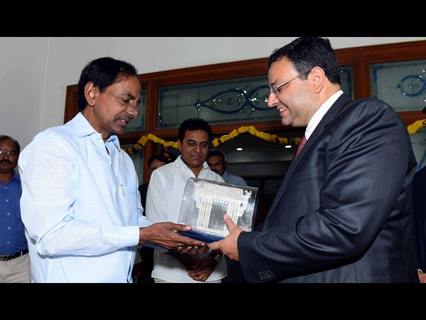 జ్ఞాపిక అందజేస్తే..