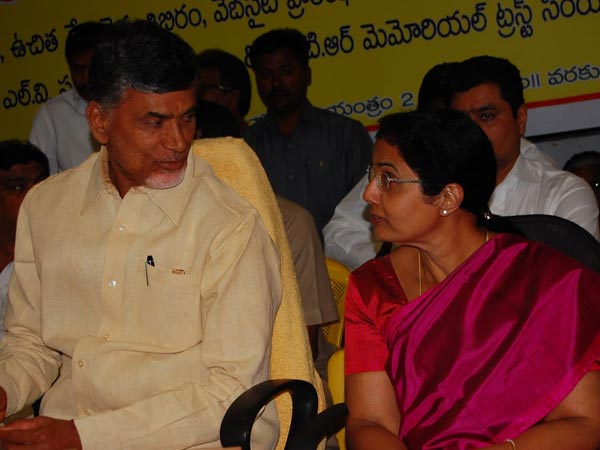 CM Chandrababu thanks to his wife CM Chandrababu thanks to his wife