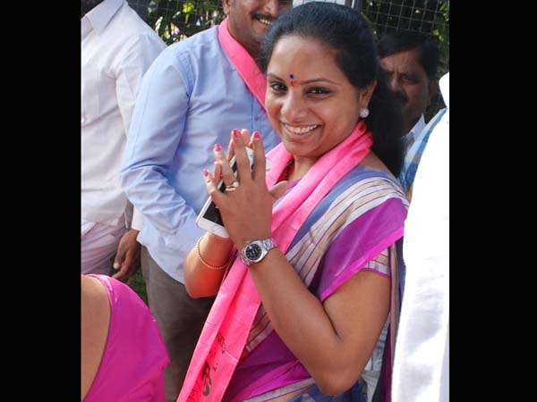 MP Kavitha unhappy with Police protection MP Kavitha unhappy with Police protection