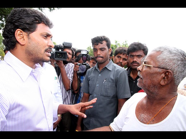 జగన్ పలకరింపు