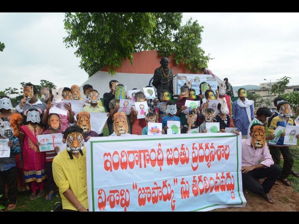 చిన్నారుల నిరసన