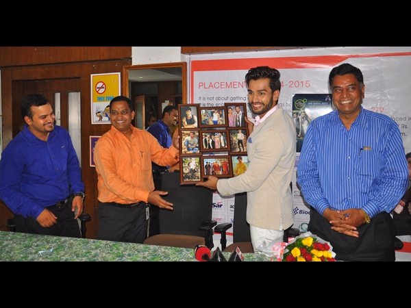 'మిస్టర్ ఇండియా' రోహిత్కు అరోరా సన్మానం