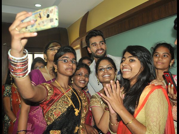 'మిస్టర్ ఇండియా' రోహిత్కు అరోరా సన్మానం
