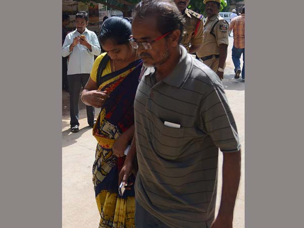 సిఎంతో రిషికేశ్వరి తల్లిదండ్రులు