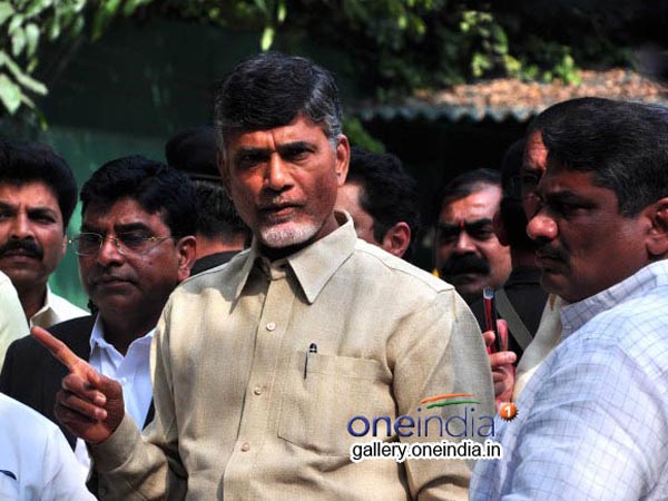AP CM Chandrababu visits Mahankali temple at Secunderabad AP CM Chandrababu visits Mahankali temple at Secunderabad