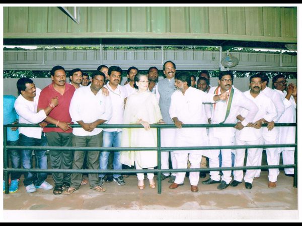 సోనియాను కలిసిన టి కాంగ్రెస్ నేతలు