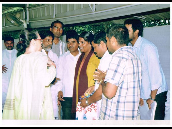సోనియాను కలిసిన టి కాంగ్రెస్ నేతలు