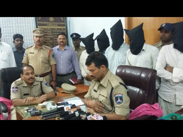 ఇల్లు అద్దెకు కావాలంటూ ఫోన్ చేసి దోపిడీ
