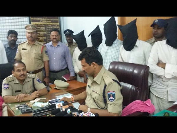 ఇల్లు అద్దెకు కావాలంటూ ఫోన్ చేసి దోపిడీ