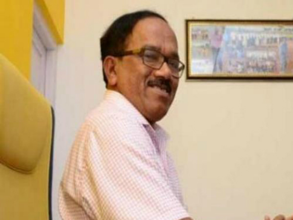 Ministers caught in bikini war in Goa Ministers caught in bikini war in Goa