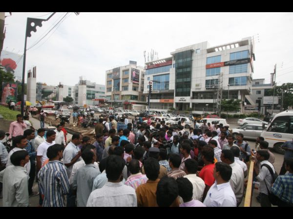 ముఠా సభ్యులు ఇలా..