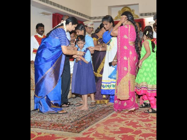 రాజ్ భవన్లో గవర్నర్ రక్షాబంధన్ వేడుకలు