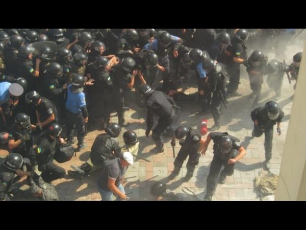 Ukraine Kiev protest clashes kill policeman after MPs vote Ukraine Kiev protest clashes kill policeman after MPs vote