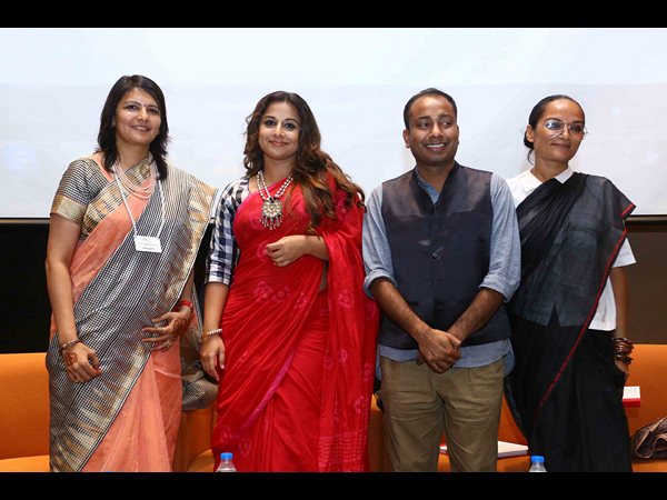 చీరలోనే అందం దాగుంది: హ్యాండ్లూమ్ సదస్సులో విద్యాబాలన్