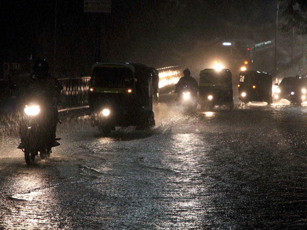 Lightning, rain kill 23 in Andhra Pradesh Lightning, rain kill 23 in Andhra Pradesh