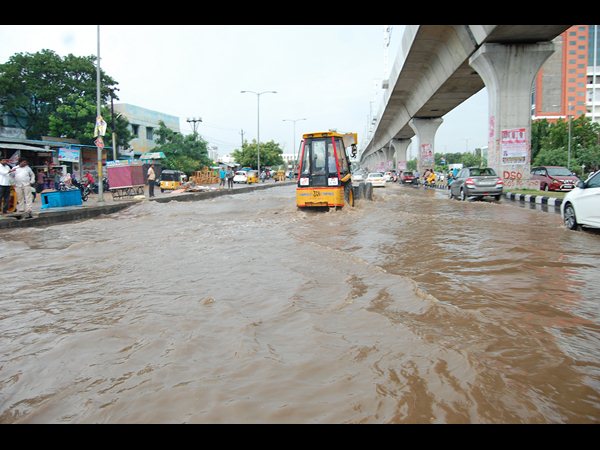 భారీ వర్షం