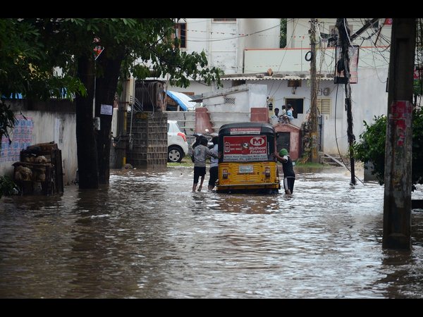 భారీ వర్షం