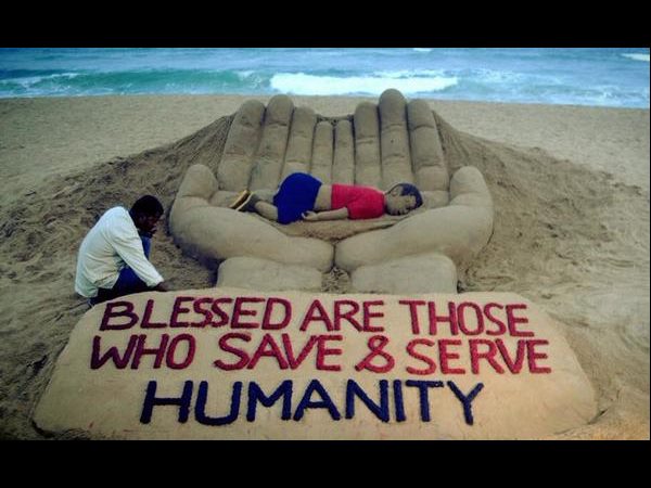Check out sand-artist Sudarshan Pattnaik's heart-warming tribute to Syrian toddler Aylan Kurdi Check out sand-artist Sudarshan Pattnaik's heart-warming tribute to Syrian toddler Aylan Kurdi