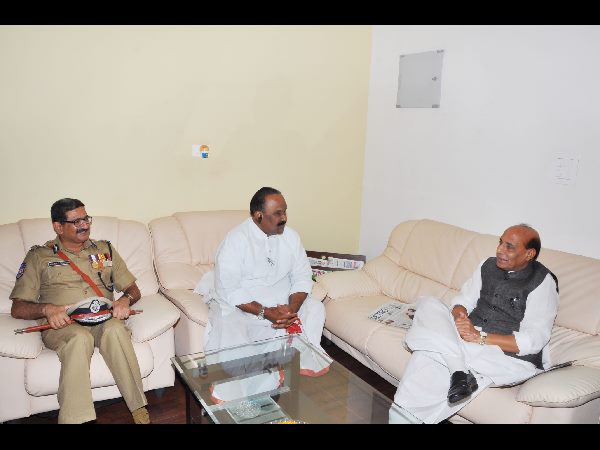 రాజ్నాథ్తో నాయిని
