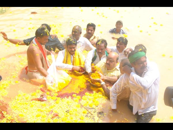 అద్భుత దృశ్యం - కృష్ణాలో గోదారి తల్లి