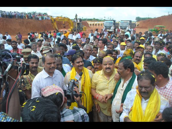 అద్భుత దృశ్యం - కృష్ణాలో గోదారి తల్లి