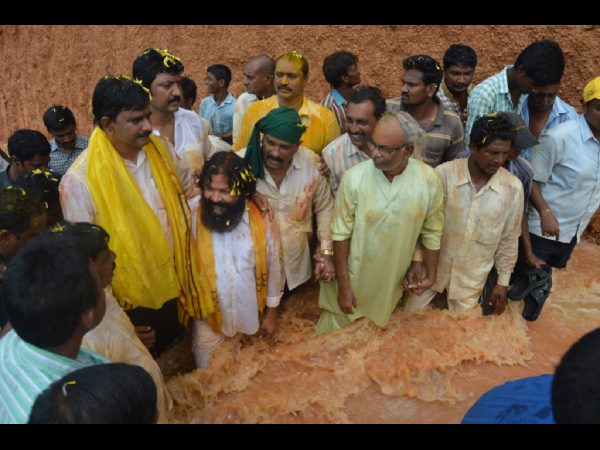 అద్భుత దృశ్యం - కృష్ణాలో గోదారి తల్లి