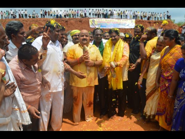 అద్భుత దృశ్యం - కృష్ణాలో గోదారి తల్లి