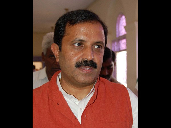 All farmer suicides are trs murders says madhu yashki All farmer suicides are trs murders says madhu yashki