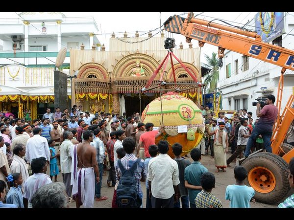 మహాగణపతికి తాపేశ్వరం లడ్డూ