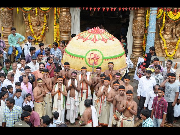 మహాగణపతికి తాపేశ్వరం లడ్డూ