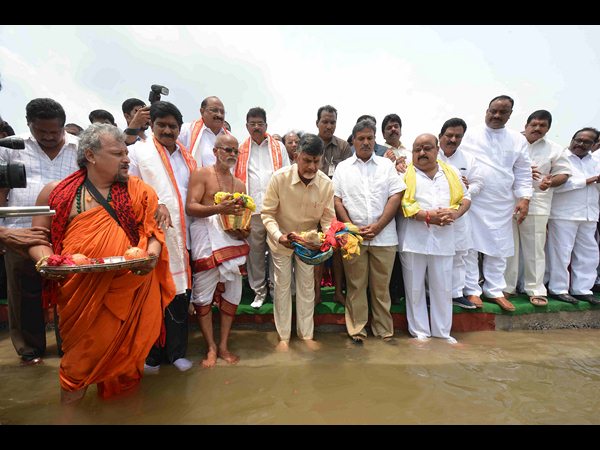 50 ఏళ్ల కల ఫలించిన వేళ: బాబు ఉద్వేగభరిత ప్రసంగం