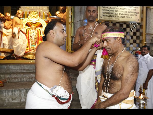 అంగరంగ వైభోగంగా ధ్వజారోహణం