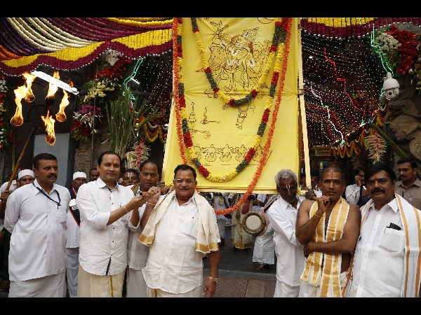అంగరంగ వైభోగంగా ధ్వజారోహణం