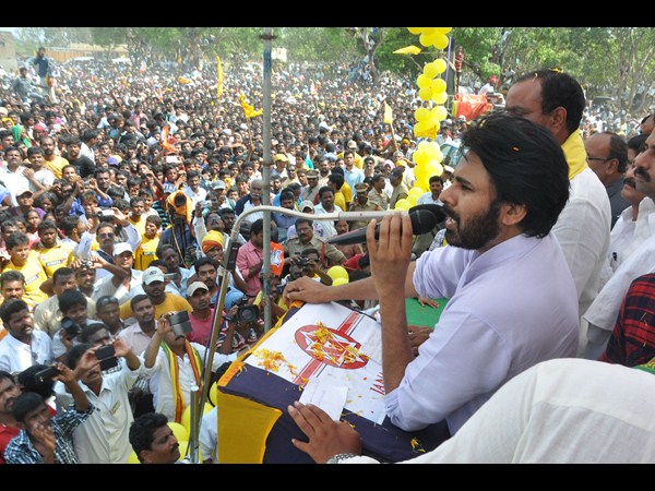దీక్షకు జనసమీకరణ