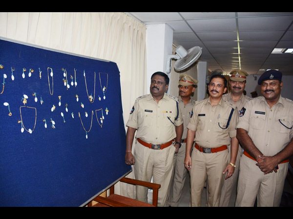 Theif Satish arrested by Visakha police Theif Satish arrested by Visakha police