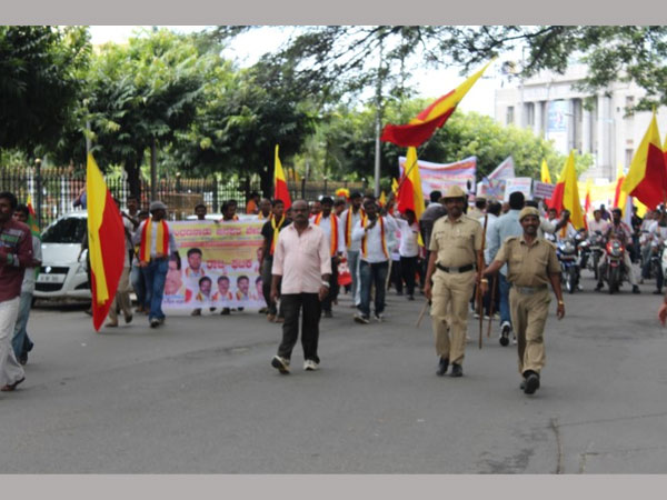  గోవా, తమిళనాడు పై భగ్గుమన్న కర్ణాటక (ఫోటోలు)