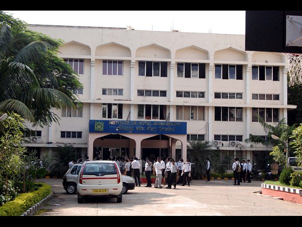 లెక్చరర్ లైంగిక వేధింపులు