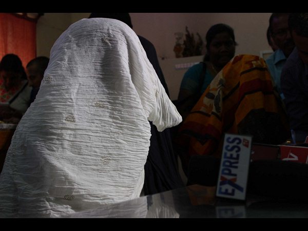 లెక్చరర్ లైంగిక వేధింపులు