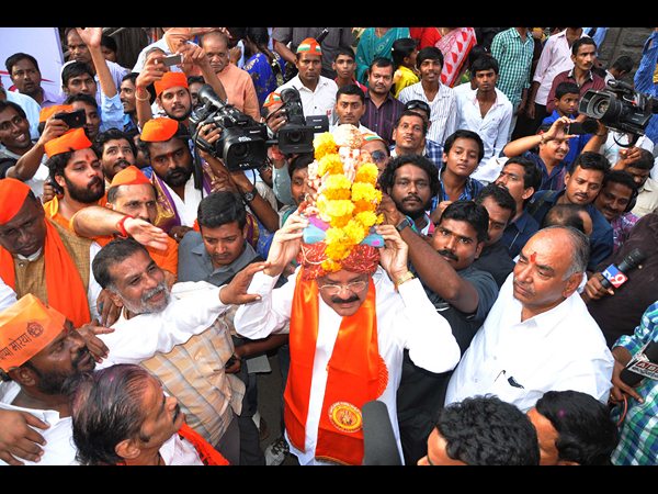 నిమజ్జనం: యవత డ్యాన్స్, పోటెత్తిన జనం