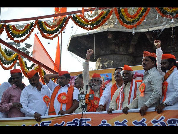 నిమజ్జనం: యవత డ్యాన్స్, పోటెత్తిన జనం