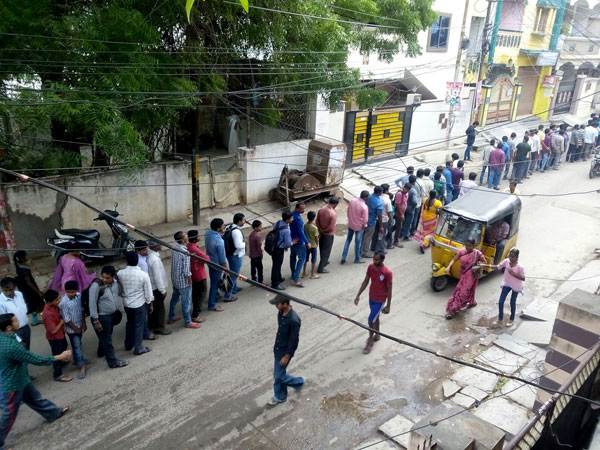 Big queue for Khairatabad Ganesh laddu Big queue for Khairatabad Ganesh laddu