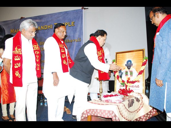 సీడీ విడుదల: గాంధీ ఎంచుకున్న మార్గం అహింస