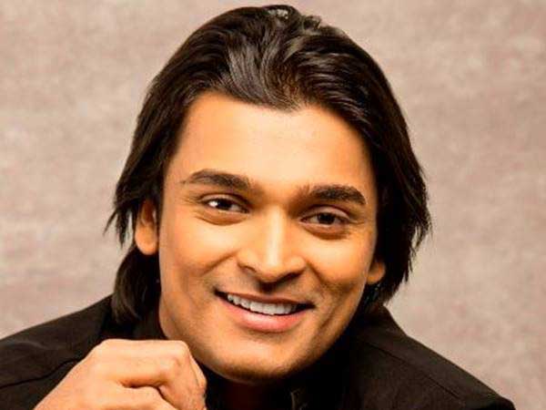 Tv actor Rahul Eswar manhandled for beefban remarks Tv actor Rahul Eswar manhandled for beefban remarks