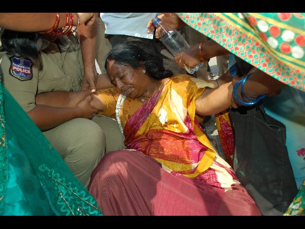 ఆశా వర్కర్ల అరెస్ట్