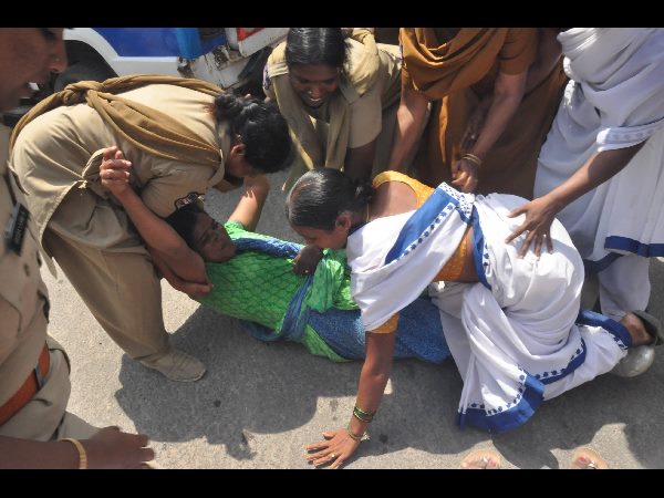 ఆశా వర్కర్ల అరెస్ట్